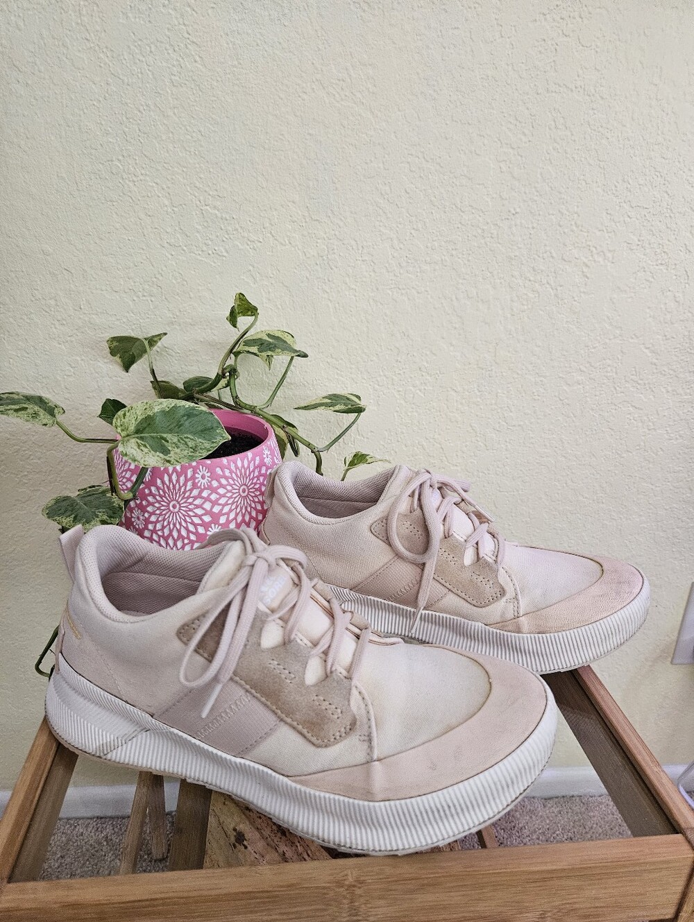 Sorel Women's out and about III low canvas sneakers White Peach/ Chalk Size 10